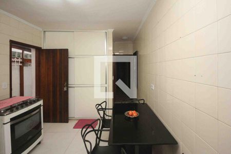 Casa para alugar com 2 quartos, 200m² em Quinta da Paineira, São Paulo