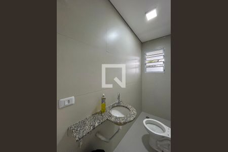 Banheiro de casa de condomínio para alugar com 1 quarto, 38m² em Cursino, São Paulo