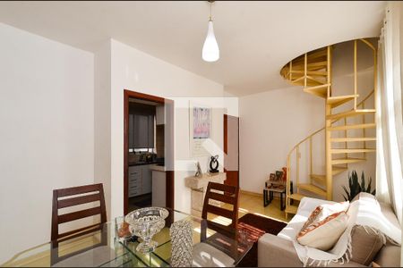 Sala de apartamento à venda com 3 quartos, 9572m² em Santa Efigênia, Belo Horizonte