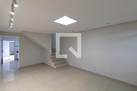 Sala de casa para alugar com 2 quartos, 52m² em Vila Rio Branco, São Paulo
