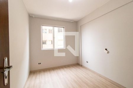 Quarto 2 de apartamento para alugar com 3 quartos, 56m² em Novo Mundo, Curitiba