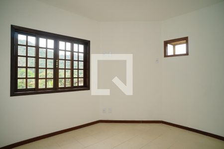Quarto 1 de casa de condomínio para alugar com 4 quartos, 242m² em Itaipu, Niterói