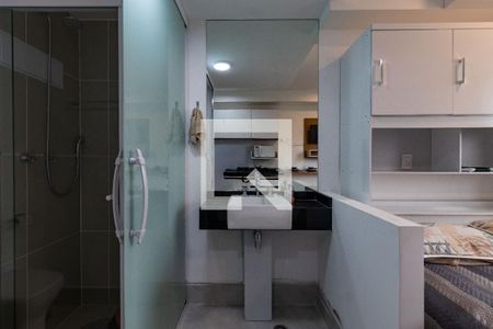 Banheiro de kitnet/studio para alugar com 1 quarto, 20m² em Água Branca, São Paulo