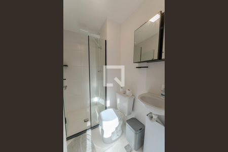 Banheiro de kitnet/studio para alugar com 1 quarto, 25m² em Bela Vista, São Paulo