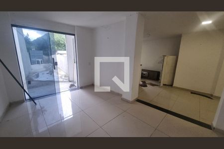 Sala de casa de condomínio à venda com 3 quartos, 150m² em Vargem Grande, Rio de Janeiro