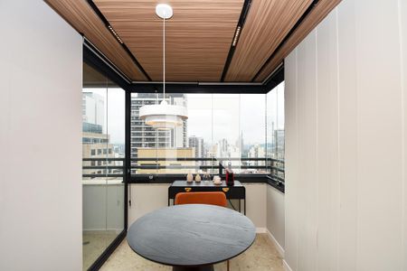 Sala de jantar varanda de apartamento para alugar com 1 quarto, 44m² em Pinheiros, São Paulo