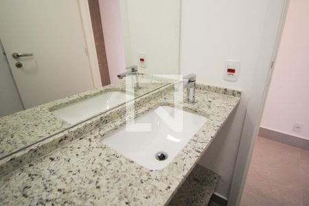 Lavabo de apartamento para alugar com 2 quartos, 67m² em Indianópolis, São Paulo