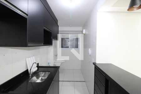 Sala / Cozinha de apartamento para alugar com 2 quartos, 42m² em Jardim Helian, São Paulo