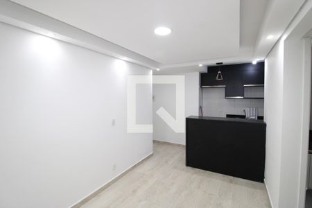 Sala / Cozinha de apartamento para alugar com 2 quartos, 42m² em Jardim Helian, São Paulo