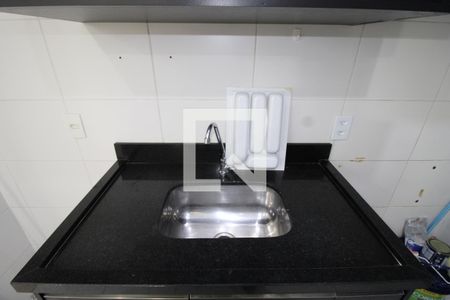 Sala / Cozinha de apartamento para alugar com 2 quartos, 42m² em Jardim Helian, São Paulo
