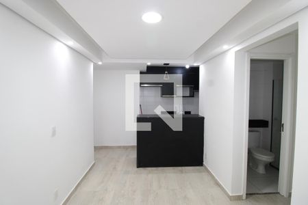 Sala / Cozinha de apartamento para alugar com 2 quartos, 42m² em Jardim Helian, São Paulo