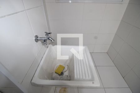 Sala / Cozinha de apartamento para alugar com 2 quartos, 42m² em Jardim Helian, São Paulo