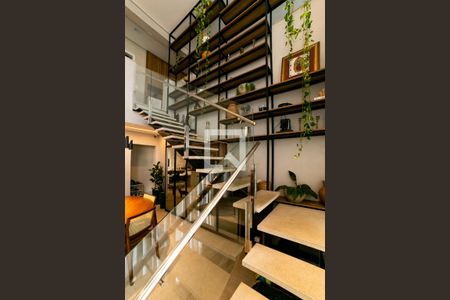 Escada de casa à venda com 4 quartos, 297m² em Nova Floresta, Belo Horizonte