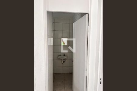 Banheiro de apartamento para alugar com 2 quartos, 50m² em Conjunto Habitacional Jova Rural, São Paulo