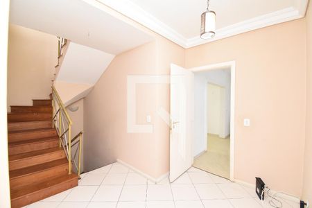 Escadas de casa à venda com 6 quartos, 432m² em Pilarzinho, Curitiba