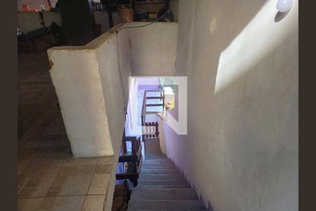 Escada de acesso de apartamento para alugar com 3 quartos, 70m² em Carangola, Petrópolis
