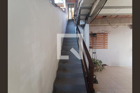 Escada de acesso de apartamento para alugar com 3 quartos, 70m² em Carangola, Petrópolis