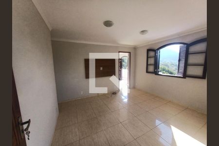 Apartamento para alugar com 3 quartos, 70m² em Carangola, Petrópolis