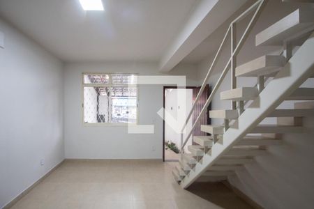 Sala de casa à venda com 2 quartos, 90m² em Santa Rosa, Belo Horizonte