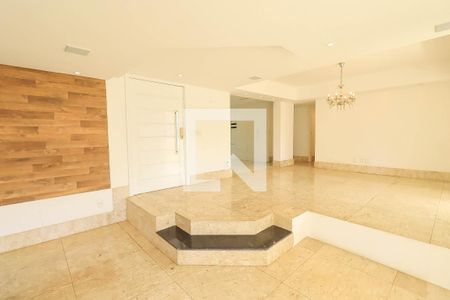 Apartamento para alugar com 5 quartos, 218m² em Caminho das Árvores, Salvador