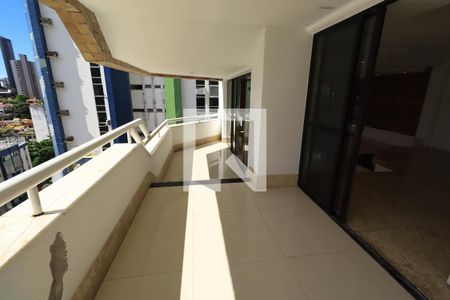 Apartamento para alugar com 5 quartos, 218m² em Caminho das Árvores, Salvador