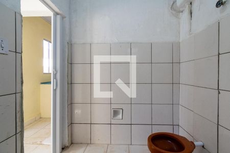 Banheiro  de casa para alugar com 1 quarto, 37m² em Vila Babilonia, São Paulo