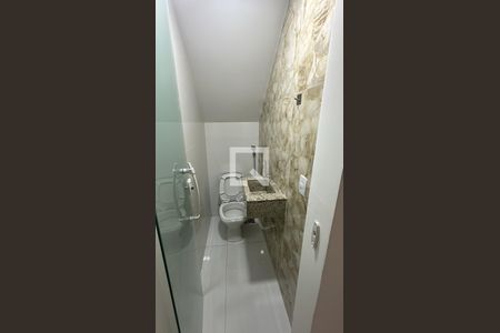 Banheiro de casa de condomínio para alugar com 6 quartos, 390m² em Vargem Grande, Rio de Janeiro