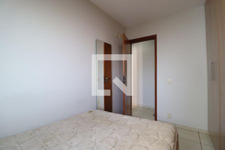 Quarto 1 de apartamento para alugar com 2 quartos, 57m² em Saraiva, Uberlândia