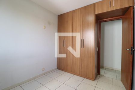Quarto 2 de apartamento para alugar com 2 quartos, 57m² em Saraiva, Uberlândia