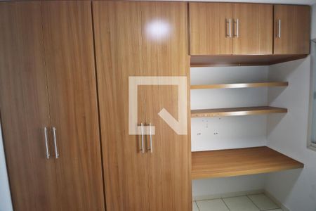 Quarto 1 de apartamento para alugar com 2 quartos, 57m² em Saraiva, Uberlândia