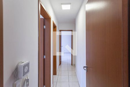 Corredor de apartamento para alugar com 3 quartos, 70m² em São Francisco, Belo Horizonte