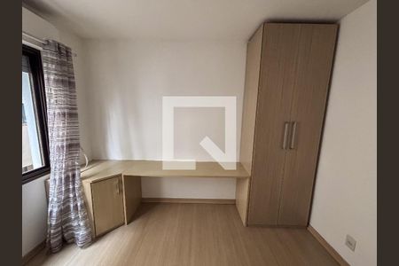 Quarto 1 de apartamento para alugar com 2 quartos, 84m² em Jardim Lindóia, Porto Alegre