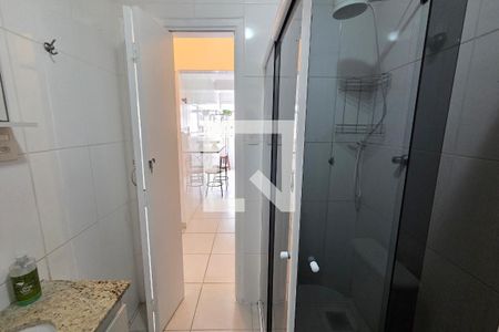 Banheiro de apartamento para alugar com 1 quarto, 50m² em Boqueirão, Praia Grande