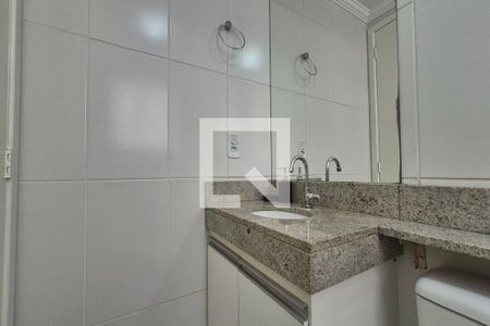 Banheiro de apartamento para alugar com 2 quartos, 52m² em Jardim Nova Europa, Campinas