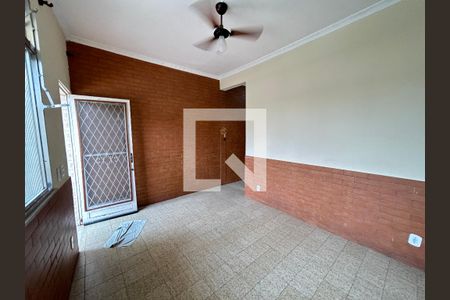 Sala de casa para alugar com 2 quartos, 85m² em Piedade, Rio de Janeiro