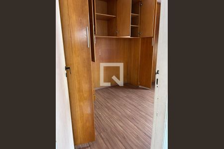 Quarto de apartamento à venda com 2 quartos, 50m² em Jardim Santa Rosa, Taboão da Serra