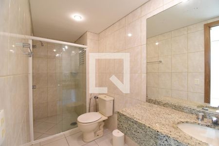 Banheiro da Suíte de apartamento para alugar com 1 quarto, 57m² em Centro, Curitiba