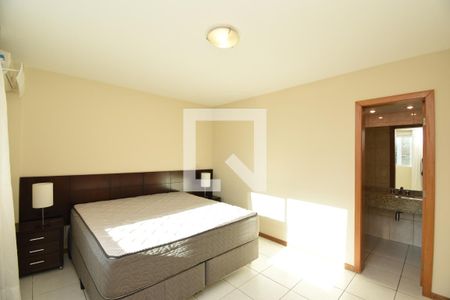 Suíte de apartamento para alugar com 1 quarto, 57m² em Centro, Curitiba