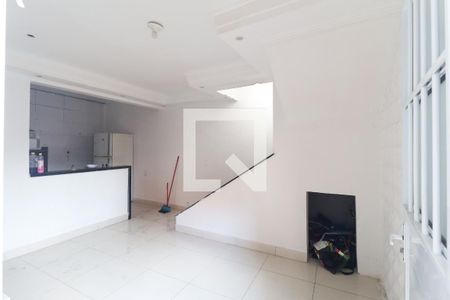 Casa para alugar com 3 quartos, 50m² em Vila Fidalgo, São Paulo