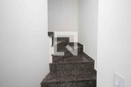 escada de casa à venda com 2 quartos, 70m² em Vila Ema, São Paulo