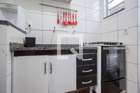 Cozinha de casa de condomínio à venda com 2 quartos, 58m² em Nacional, Contagem