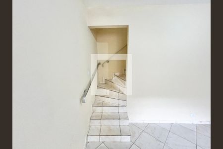 Escada de casa para alugar com 4 quartos, 117m² em Vila Celeste, São Paulo
