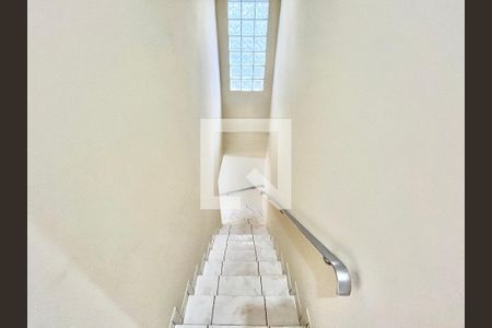 Escada de casa para alugar com 4 quartos, 117m² em Vila Celeste, São Paulo