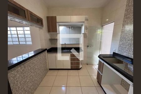 Cozinha de casa para alugar com 3 quartos, 200m² em Laranjeiras, Uberlândia