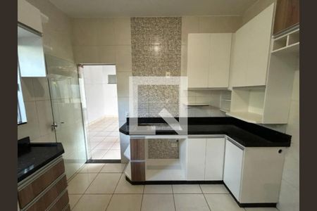 Cozinha de casa para alugar com 3 quartos, 200m² em Laranjeiras, Uberlândia