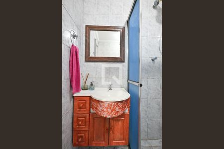 Banheiro de casa para alugar com 1 quarto, 30m² em Jardim Maria Virginia, São Paulo