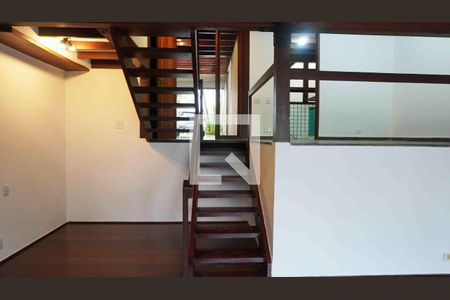 Sala de Estar de casa de condomínio para alugar com 2 quartos, 176m² em Centro de Apoio I (alphaville), Santana de Parnaíba