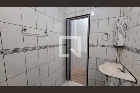 Banheiro de casa para alugar com 1 quarto, 40m² em Jardim Luciana, Itaquaquecetuba