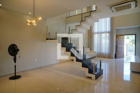 Sala de casa de condomínio para alugar com 4 quartos, 287m² em Centro, Maricá