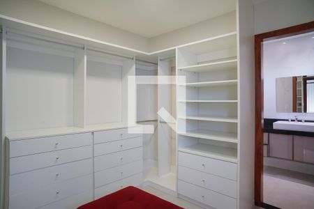 Closet do quarto 1 de casa de condomínio para alugar com 4 quartos, 287m² em Centro, Maricá